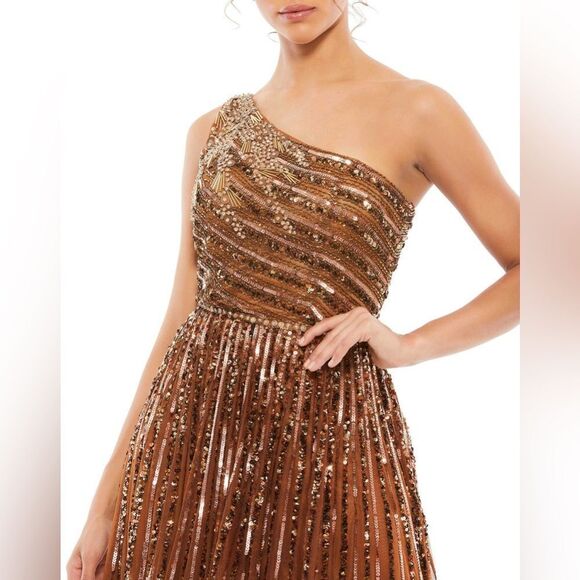 Mac Duggal EMBELLISHED ONE
SHOULDER A-LINE GOWN/ size 4 - Picture 4 of 9